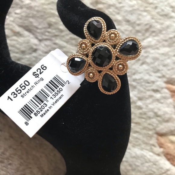 ViVI Jewelry - NWT adjustable glass ring